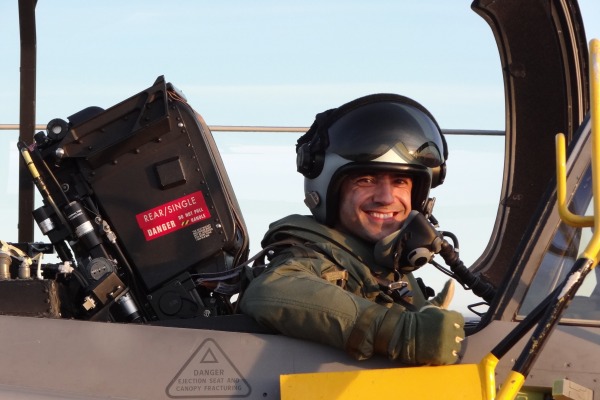 Capitão-Fórneas-após-o-voo-no-Gripen C - Foto-FAB